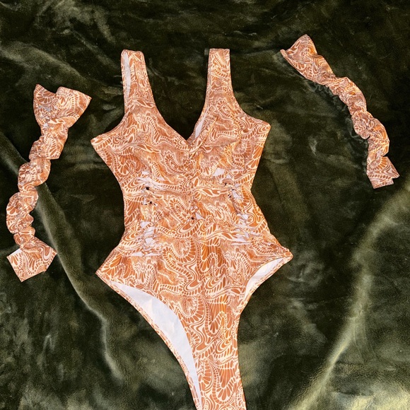iHeartRaves Other - Demensional Daze bodysuit & sleeves